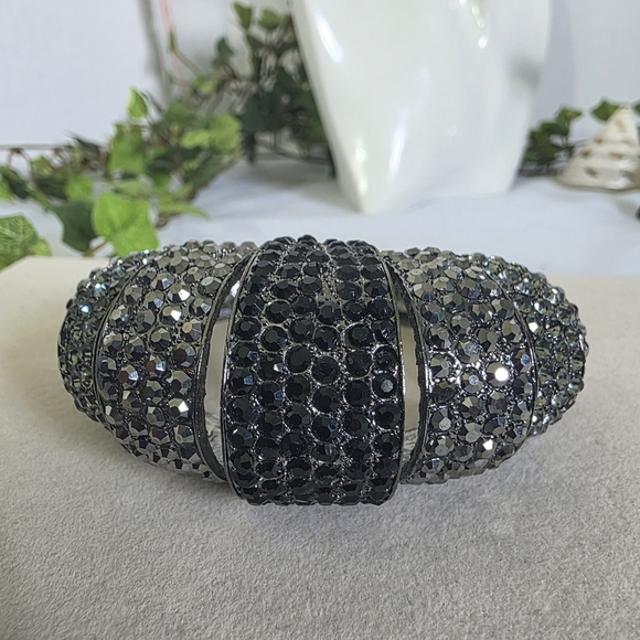 Vintahe Oxidized Silver Crystal Dome Clamper Hinge Bracelet - Picture 4 of 11